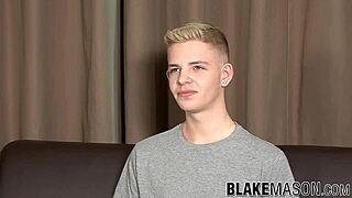 Хей, искаш ли да гледаш как тинкъра Alex Silvers се свлича след интервюто?