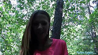 Willst du sehen, wie diese langhaarige Schlampe draußen gefickt wird?