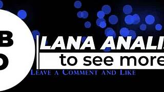 Liten blondin med köttig fitta sprutar i het onani! 💦