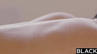 Busty mladá 18+ touží po tvrdém BBC šukání! 🖤