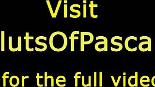 Podrejena UK nepremičninska agentka gre analno v usta trdo