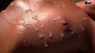 สาวเงี่ยนน้ำเงี่ยนโดนเปียกในปาร์ตี้ดูดหีกลางแจ้ง! 💦