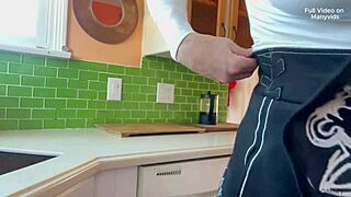 嘿，继母放学骑继子然后操老公！