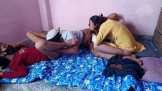 अरे, मेरे दोस्त की गर्लफ्रेंड को हमारे साथ असली हिंदी थ्रीसम में चोदना चाहते हो?