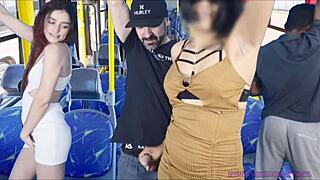 Je me suis fait tripoter en public dans un bus avec ma mini-jupe, c’était dingue