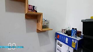 Зрелая латина наслаждается хуем в жопе сзади