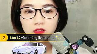 슬림한 허리와 짧은 머리의 예쁜 여자가 Uplive 라이브스트림에서, 너무 섹시해