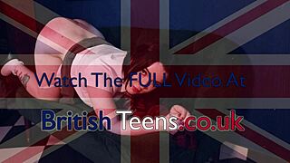 Жесткая порка британской 18-летней в школьной комнате для наказаний