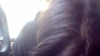 Moje lesbická kámoška mi dává hlavu na cestě, všechno spolkne!