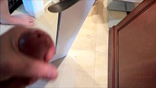 תקלה בחופשה הופכת פרועה עם אמא חורגת חמה ג'יג'י דיור בטיפול משפחתי עם אלכס אדמס.