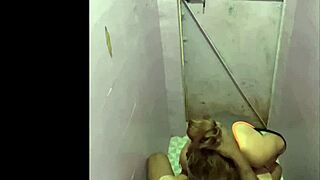 Oi, tatt på fersken mens jeg spionerte på utro kone på jobbtoalettet