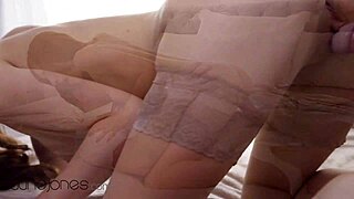 Arian Joy vzame velik debel kurac v tesno luknjo.