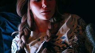 Mijn stiefzus smeekte me om haar maagdelijkheid te nemen tijdens onze trip naar het buitenhuis.