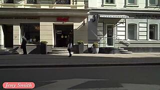 Willst du unter meinen Rock gucken? - Jeny Smith flasht in der Öffentlichkeit!