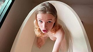 Хеј, полусестро, зашто се ушуњаваш у моје купатило док само гледам YouTube