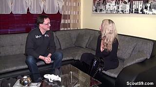Duitse milf haakt aan met vreemde scout69 voor wilde beukpartij 😜