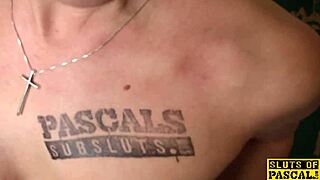 Brit alázatos ribanc Sasha harisnyában durva dominálásban részesül!