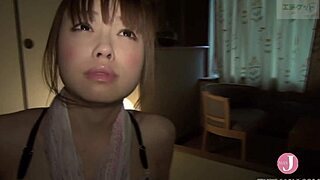 Η Miki λαχταράει μεσήλικες άντρες για ατίθασο σκυλίσιο σεξ