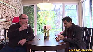 Am vândut corpul soției mele tinere de 18+ șefului bătrân pentru bani.